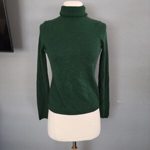 Hunter Green Cashmere Turtleneck Sweater